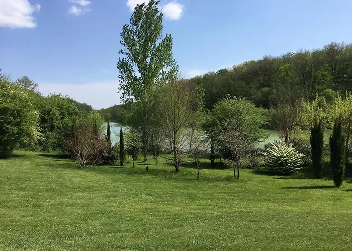 Alojamento de Acomodação e Pequeno-almoço Sept Sources 4*