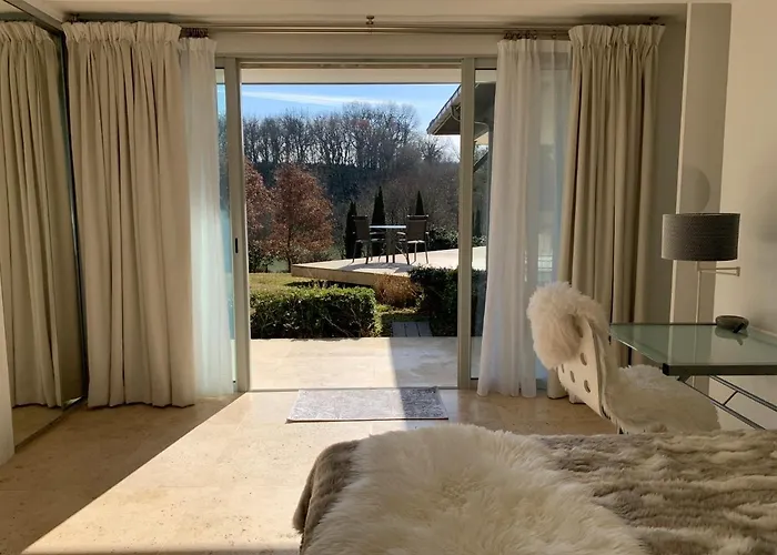 Alojamento de Acomodação e Pequeno-almoço Sept Sources 4*